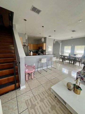 10802 CELTIC WOODS AVENUE, Tampa, FL 33647