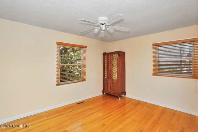 535 Holmes Avenue N, Forked River, NJ 08731