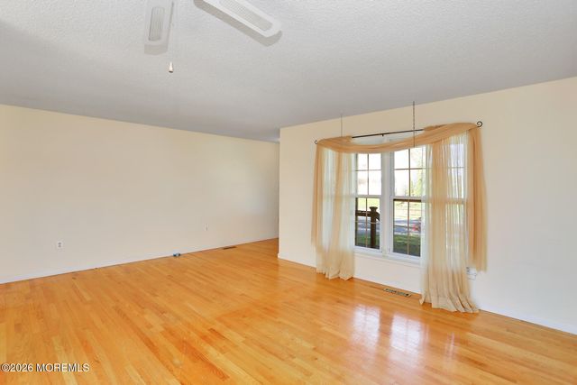 535 Holmes Avenue N, Forked River, NJ 08731