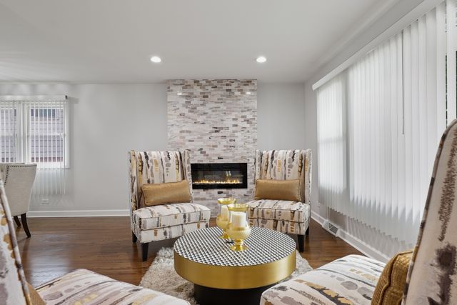 800 E 169th Place, South Holland, IL 60473