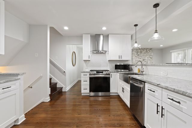 800 E 169th Place, South Holland, IL 60473