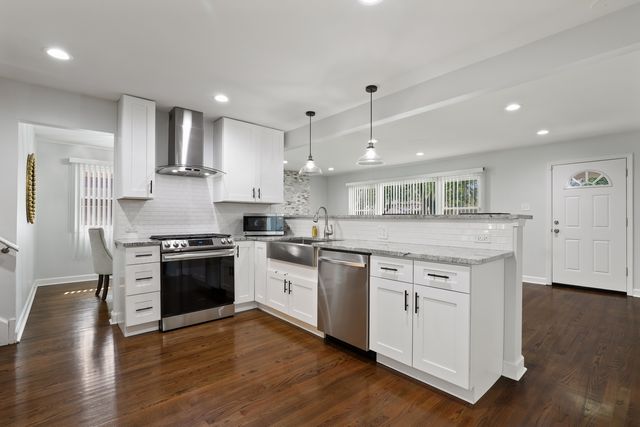 800 E 169th Place, South Holland, IL 60473
