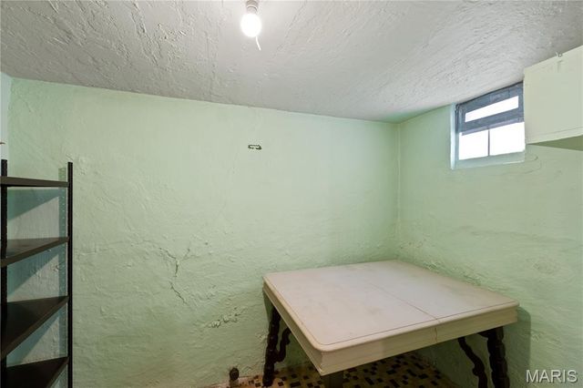 3979 Burgen Avenue, St Louis, MO 63116