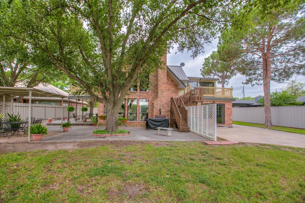 Image 11 of property listing at 2374 Fishermans Road, San Angelo, TX 76904