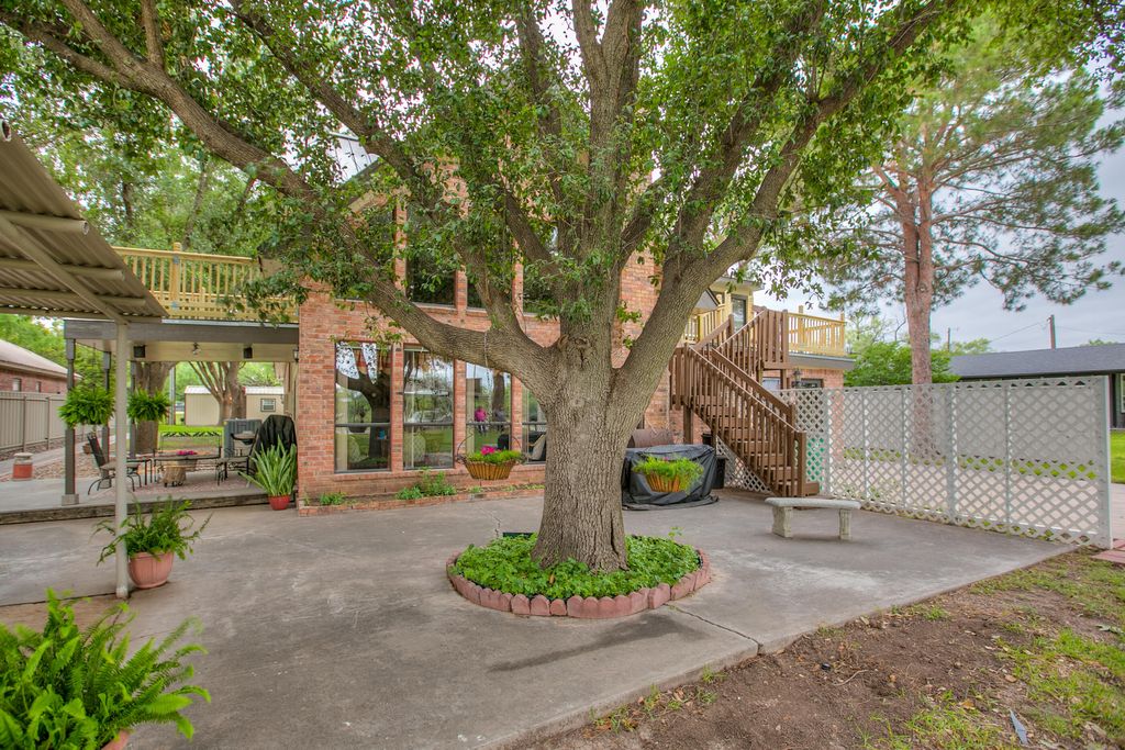 Image 12 of property listing at 2374 Fishermans Road, San Angelo, TX 76904