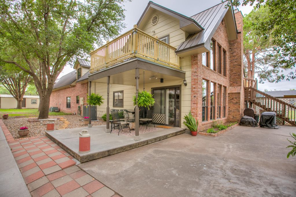 Image 13 of property listing at 2374 Fishermans Road, San Angelo, TX 76904