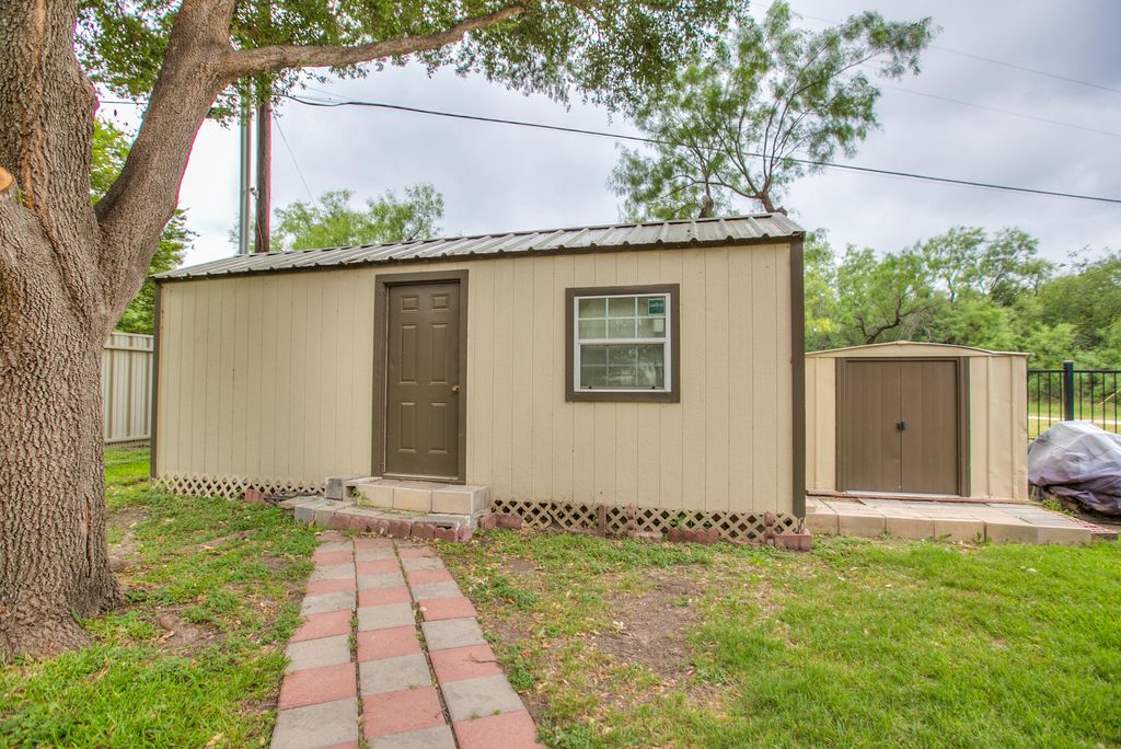 Image 16 of property listing at 2374 Fishermans Road, San Angelo, TX 76904