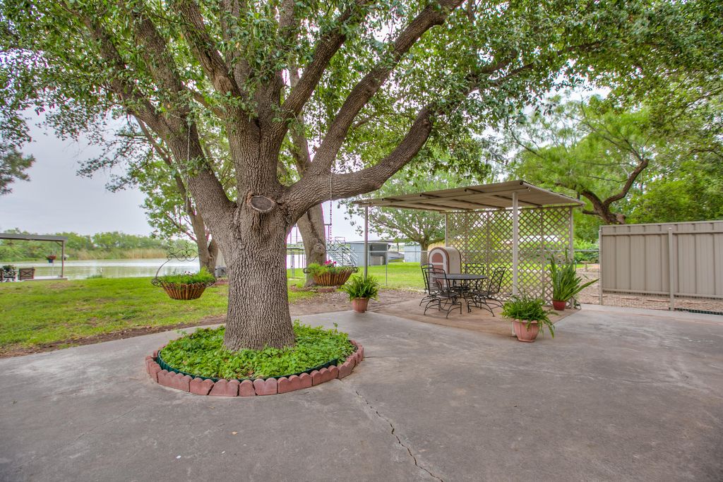 Image 17 of property listing at 2374 Fishermans Road, San Angelo, TX 76904