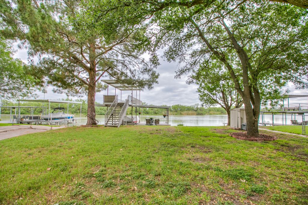 Image 18 of property listing at 2374 Fishermans Road, San Angelo, TX 76904
