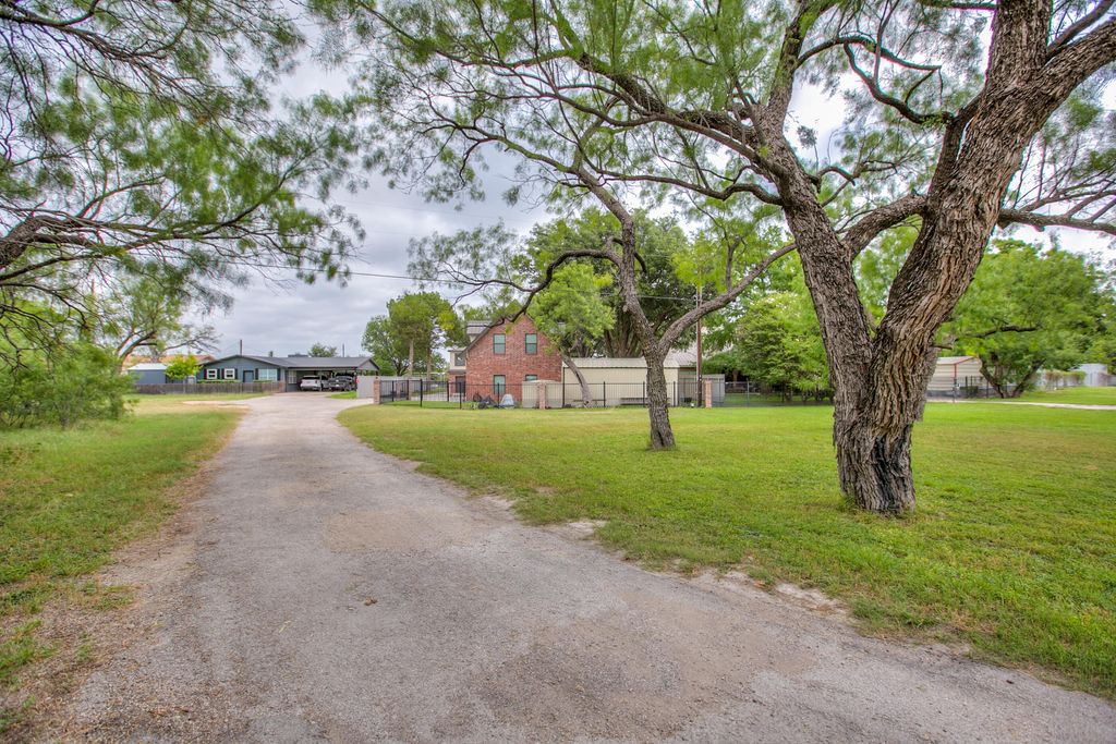 Image 2 of property listing at 2374 Fishermans Road, San Angelo, TX 76904