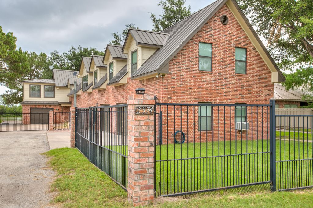 Image 3 of property listing at 2374 Fishermans Road, San Angelo, TX 76904