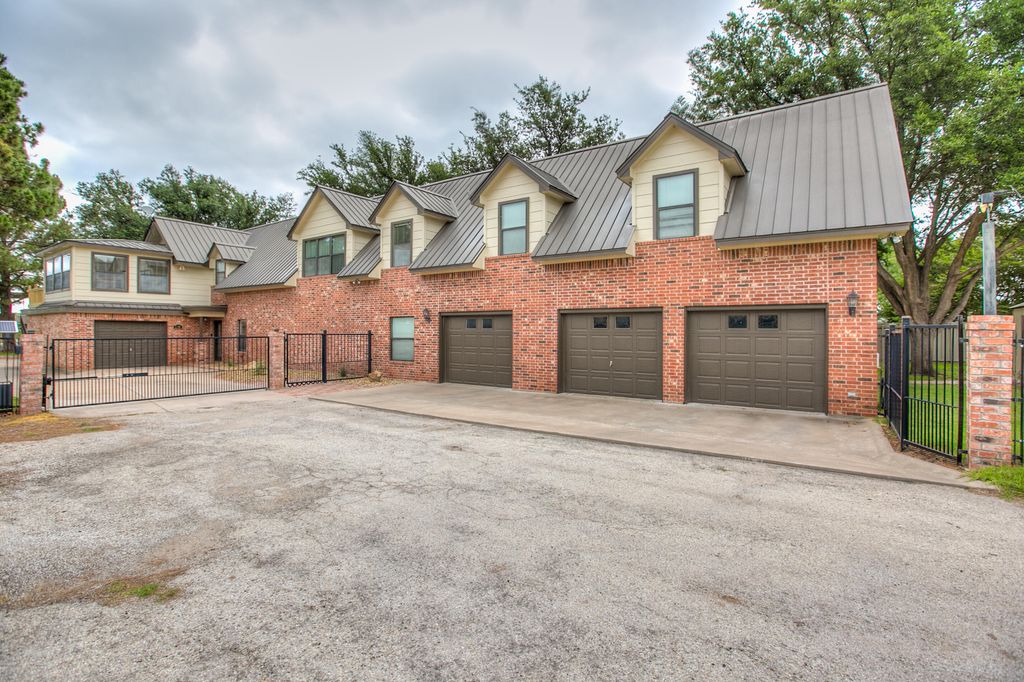 Image 5 of property listing at 2374 Fishermans Road, San Angelo, TX 76904