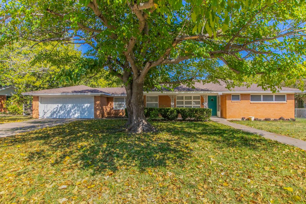 4305 Cummings Drive, North Richland Hills, TX 76180