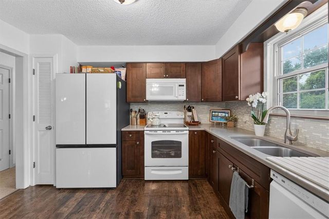 1407 N Hanover Avenue, Independence, MO 64056
