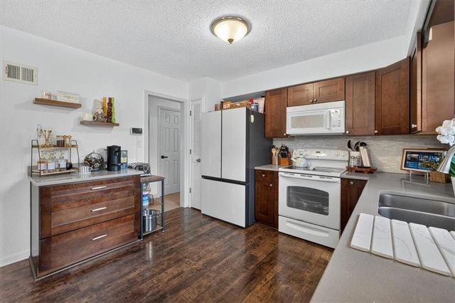 1407 N Hanover Avenue, Independence, MO 64056
