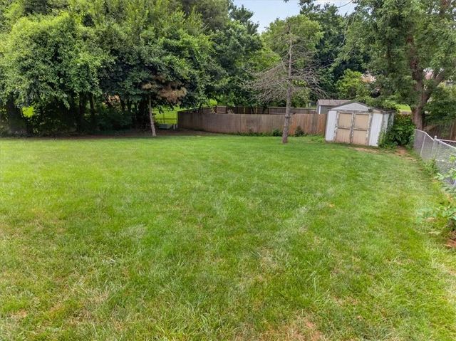 1407 N Hanover Avenue, Independence, MO 64056