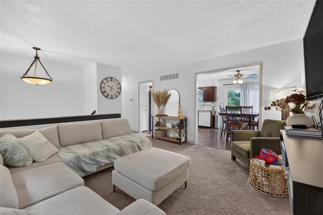 1407 N Hanover Avenue, Independence, MO 64056