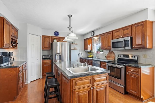 177 Markwood Dr, Cecil, PA 15317