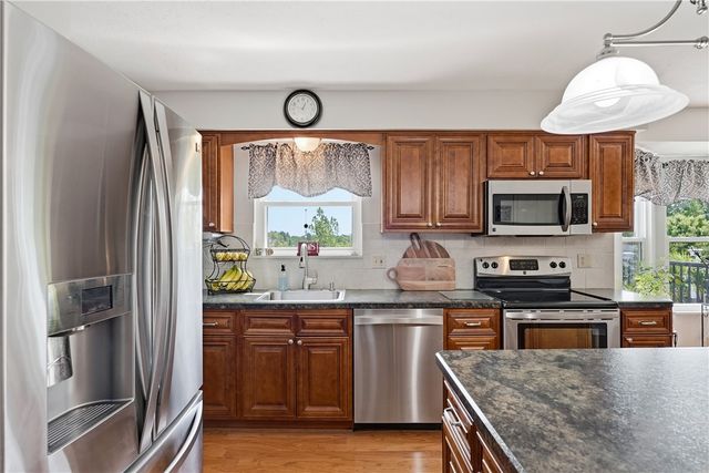 177 Markwood Dr, Cecil, PA 15317