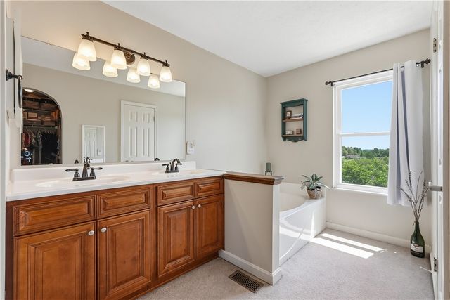 177 Markwood Dr, Cecil, PA 15317