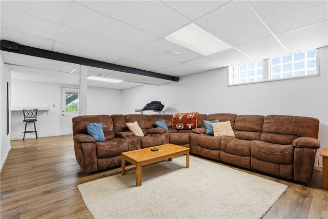 177 Markwood Dr, Cecil, PA 15317