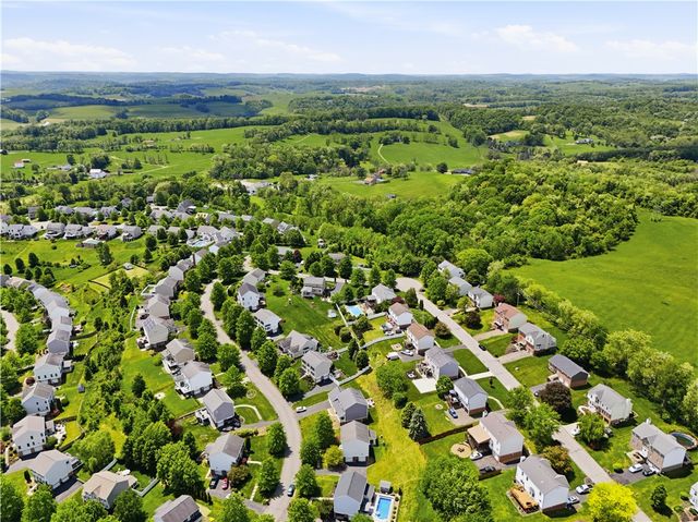 177 Markwood Dr, Cecil, PA 15317