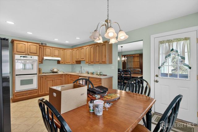 30 Iroquois Drive, Sayreville, NJ 08859