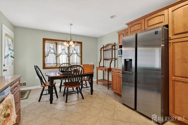 30 Iroquois Drive, Sayreville, NJ 08859