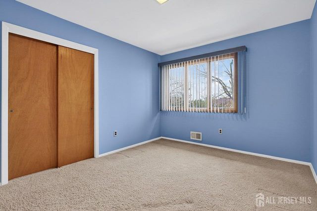 30 Iroquois Drive, Sayreville, NJ 08859