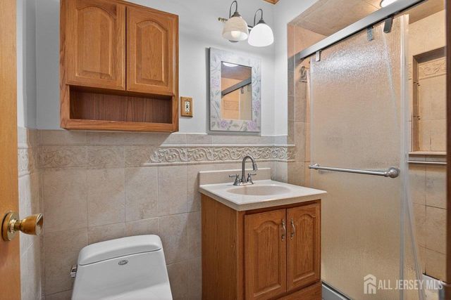 30 Iroquois Drive, Sayreville, NJ 08859