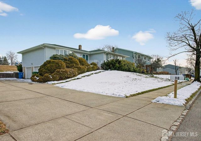 30 Iroquois Drive, Sayreville, NJ 08859