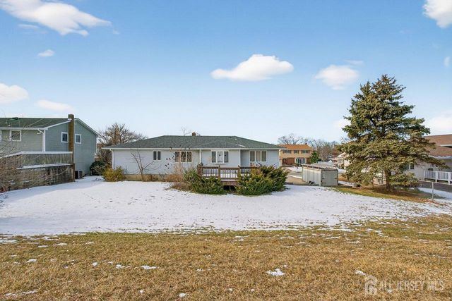 30 Iroquois Drive, Sayreville, NJ 08859