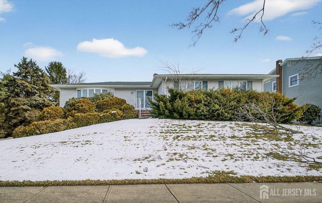 30 Iroquois Drive, Sayreville, NJ 08859