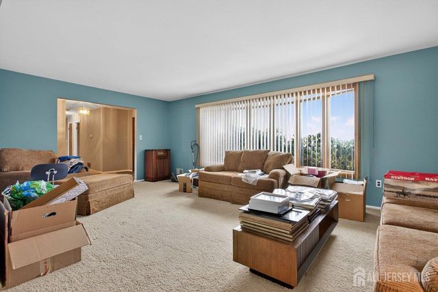 30 Iroquois Drive, Sayreville, NJ 08859