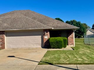 1605 N Evening Shade Drive, Fayetteville, AR 72703