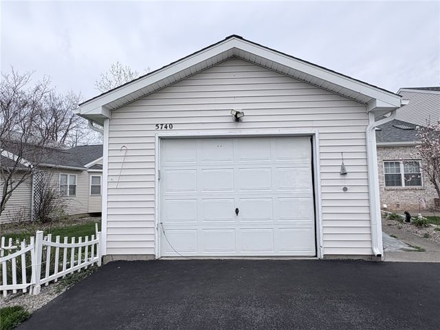 5740 Running Brook Road, Farmington, NY 14425