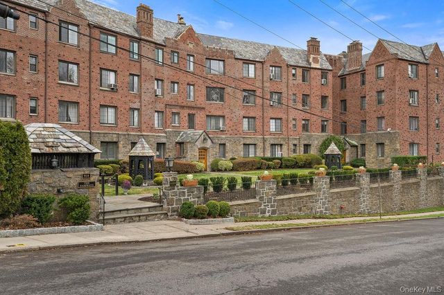 914 Wynnewood Road LL4, Pelham, NY 10803