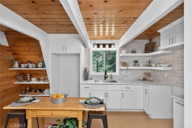 26980 Everest, Lake Arrowhead, CA 92317
