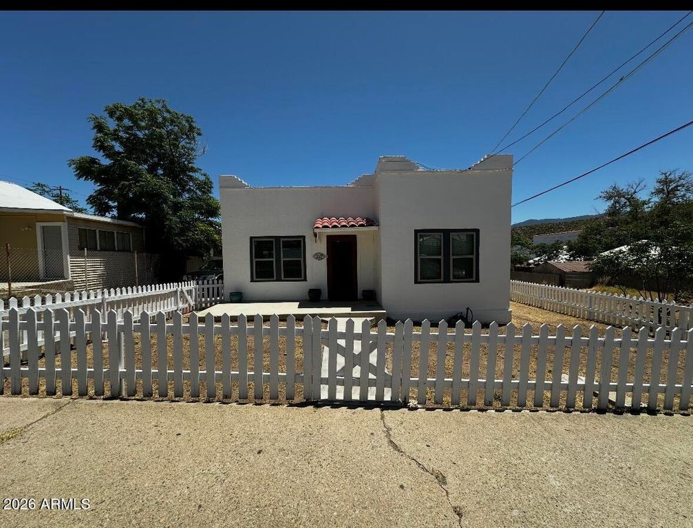 Image 1 of property listing at 350 E Cottonwood Street, Globe, AZ 85501