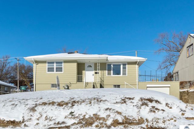 3926 Vernon Avenue, Omaha, NE 68111