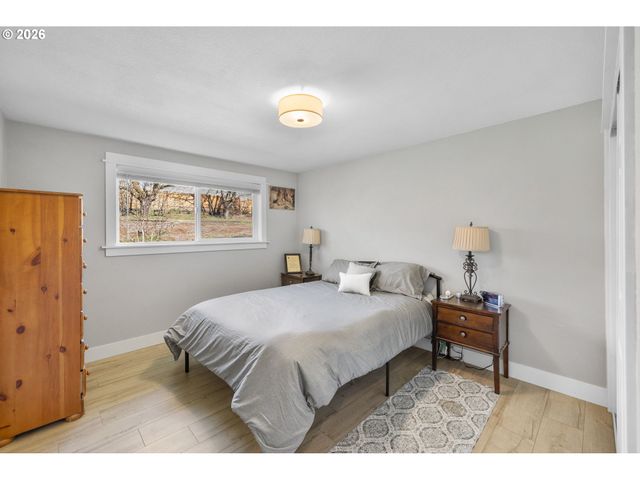 7975 Se ROOTS Rd, Milwaukie, OR 97267