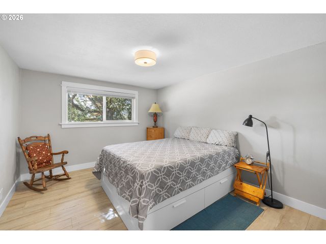 7975 Se ROOTS Rd, Milwaukie, OR 97267