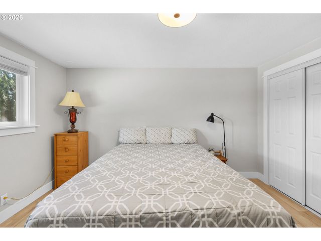 7975 Se ROOTS Rd, Milwaukie, OR 97267