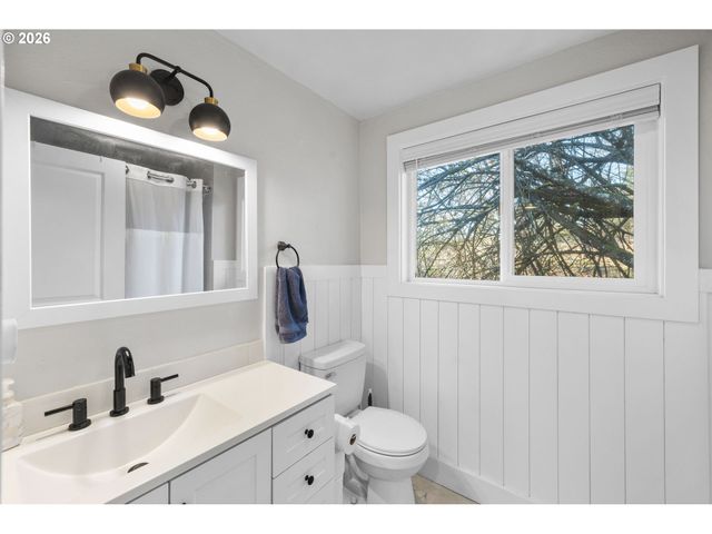 7975 Se ROOTS Rd, Milwaukie, OR 97267