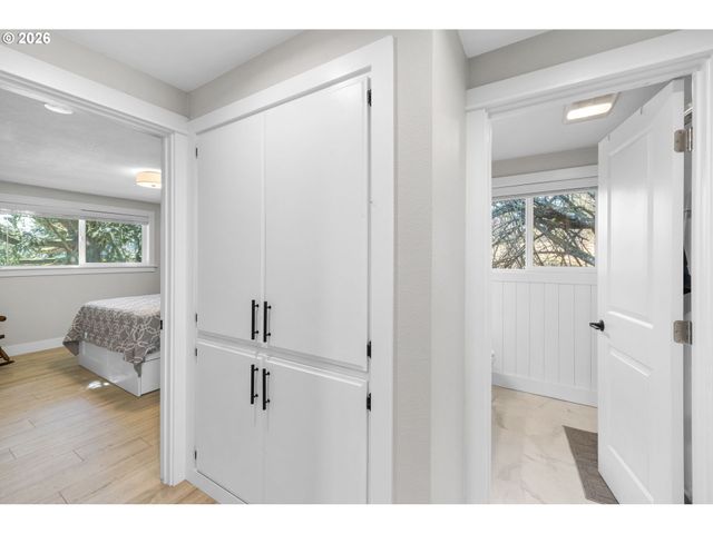 7975 Se ROOTS Rd, Milwaukie, OR 97267