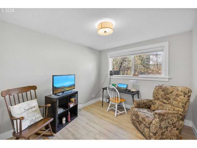 7975 Se ROOTS Rd, Milwaukie, OR 97267