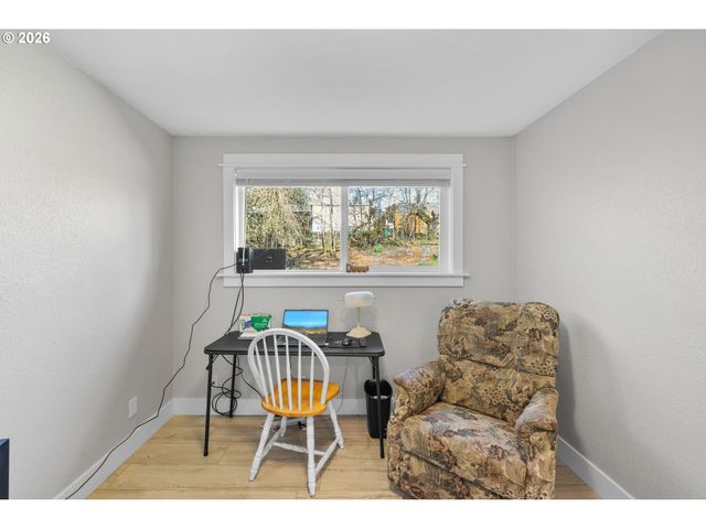 7975 Se ROOTS Rd, Milwaukie, OR 97267