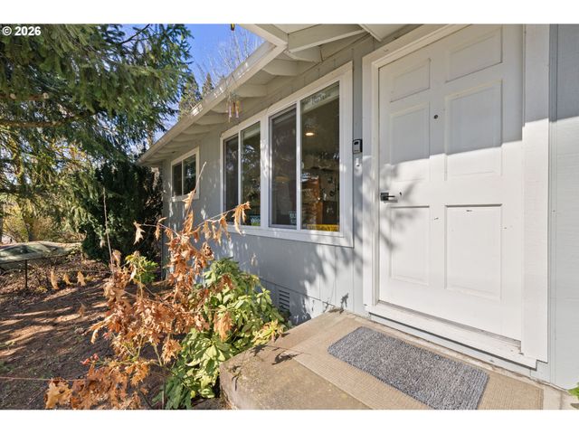 7975 Se ROOTS Rd, Milwaukie, OR 97267