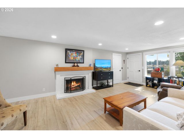 7975 Se ROOTS Rd, Milwaukie, OR 97267