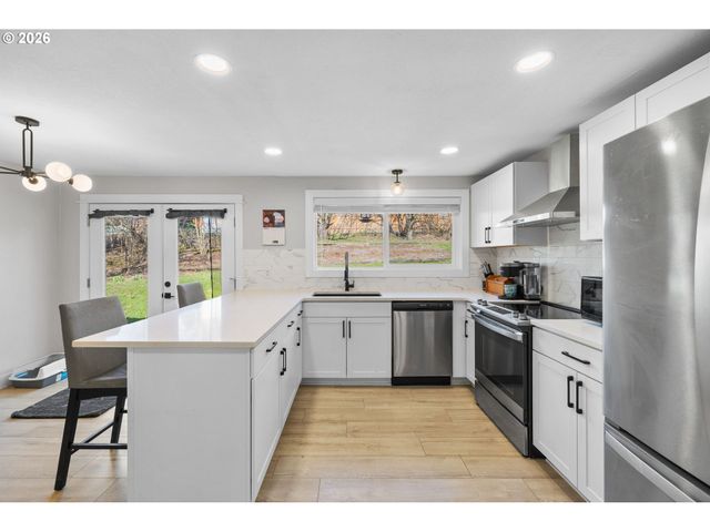 7975 Se ROOTS Rd, Milwaukie, OR 97267